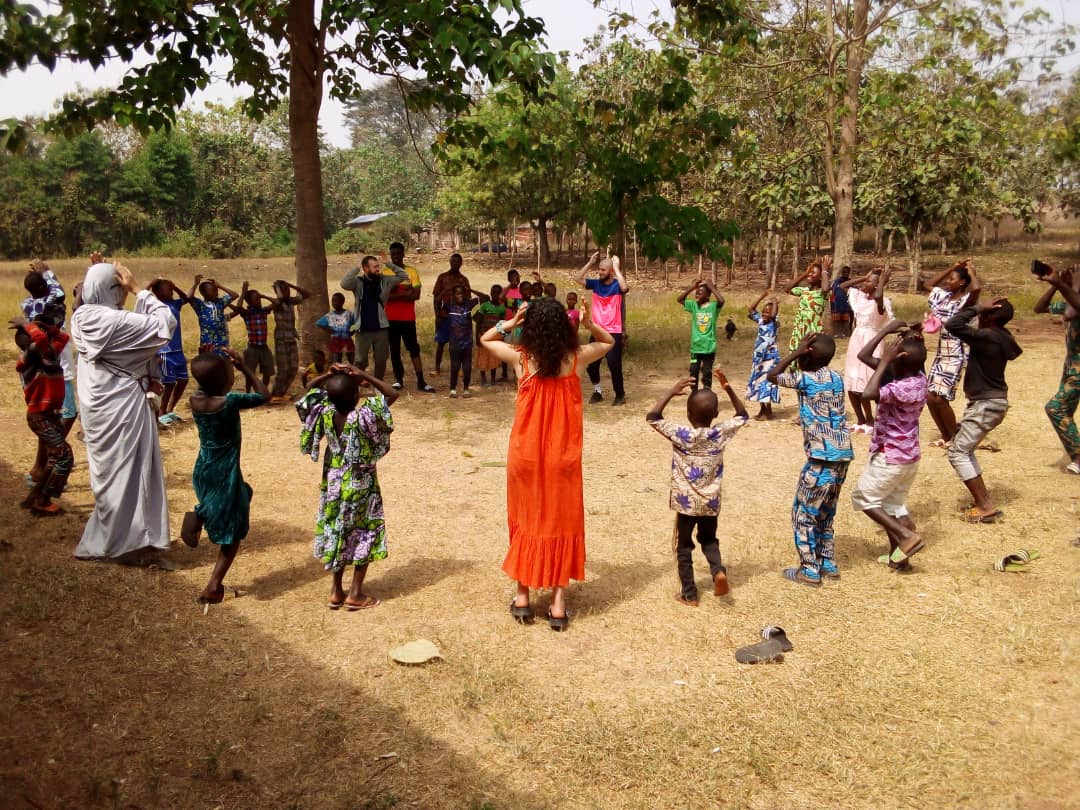 Remise de matériel scolaire